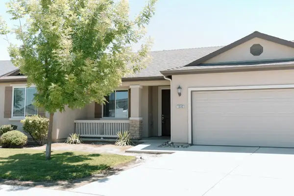 1543 W Manor Court, Hanford, CA 93230