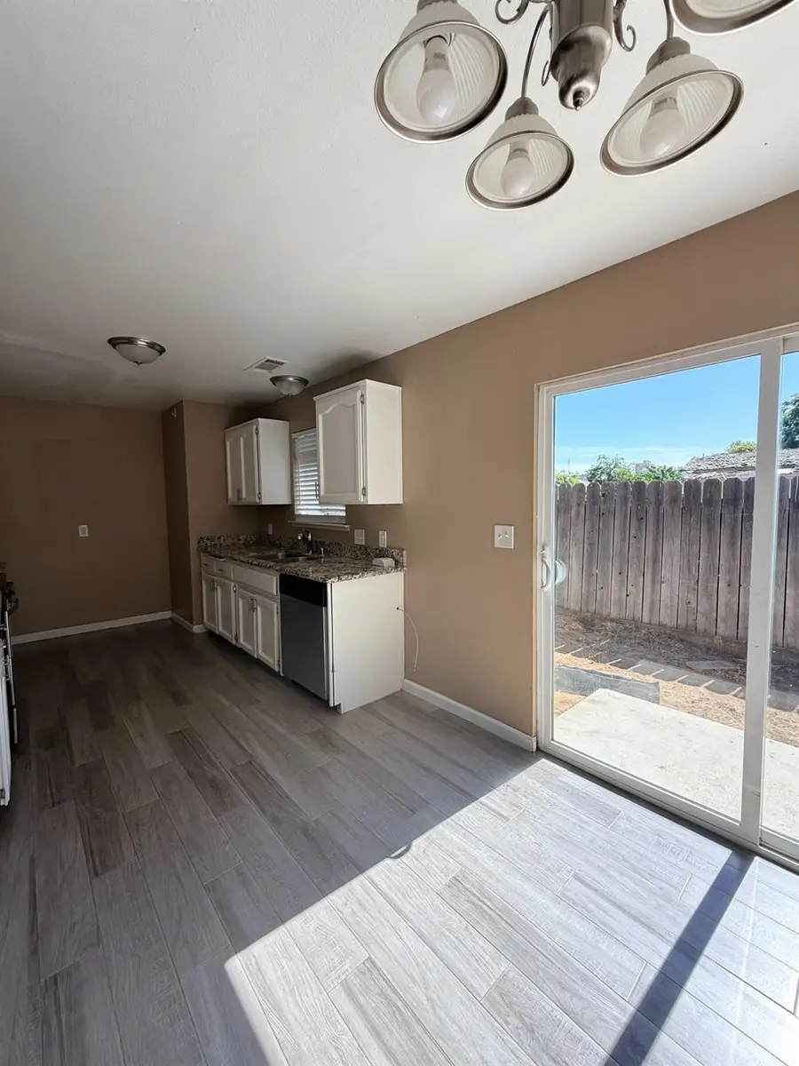 613 Follett Street, Lemoore, CA 93245 - #2
