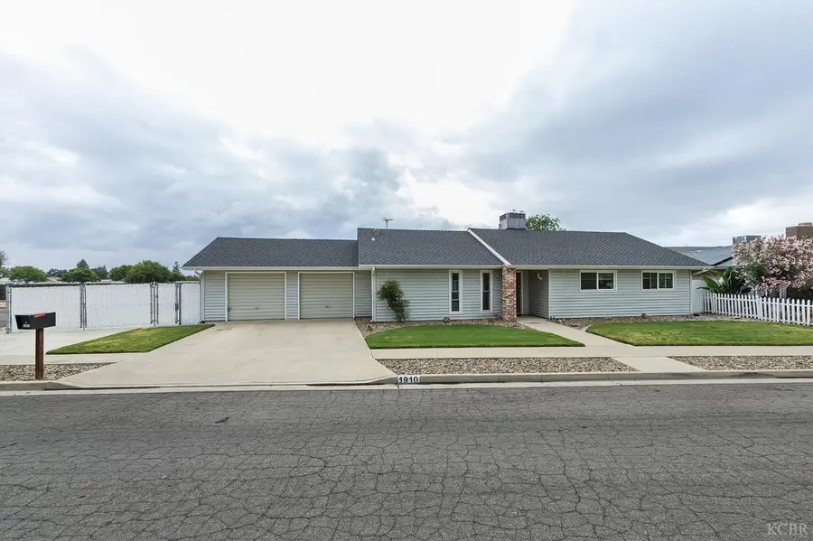 1910 Roland Drive, Hanford, CA 93230 - #3