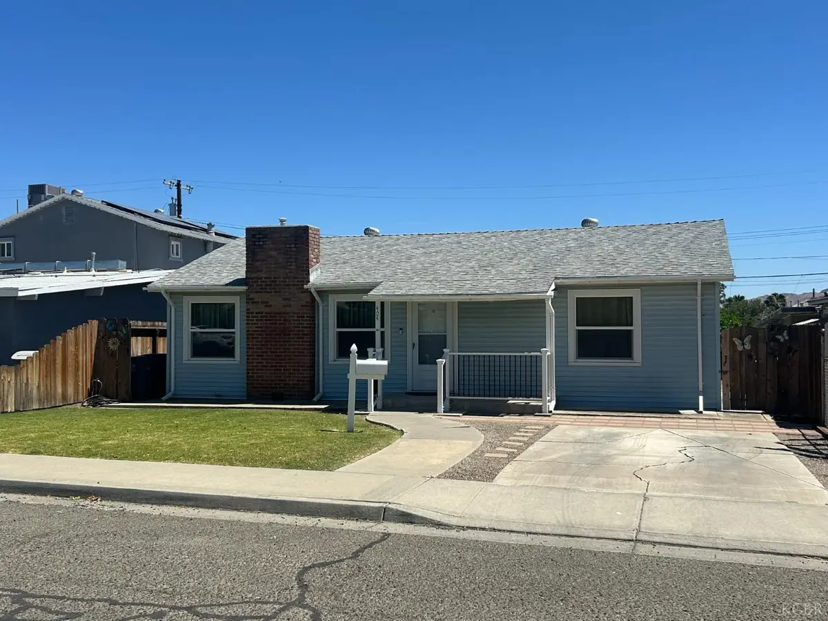 404 E San Mateo Street, Avenal, CA 93204 - #1