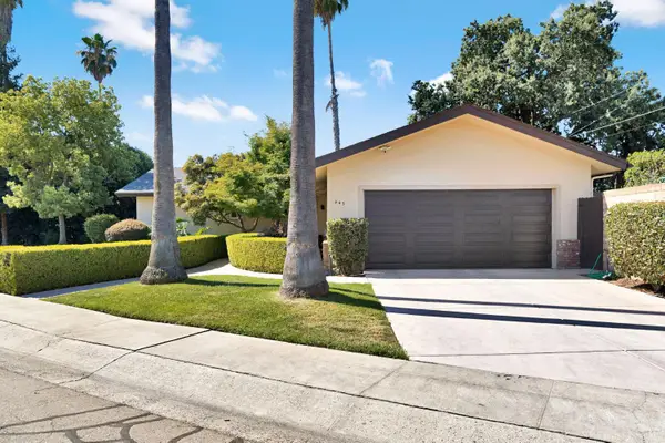 443 S Whitney Drive S, Visalia, CA 93277