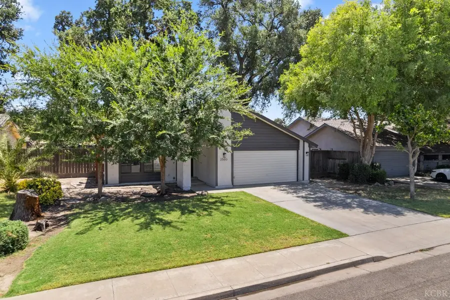 2500 N Charter Oak Court, Visalia, CA 93292 - #2