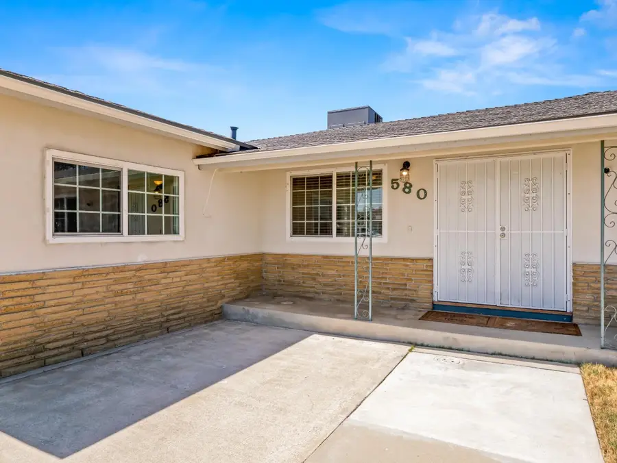580 E Spruce Avenue, Lemoore, CA 93245 - #3