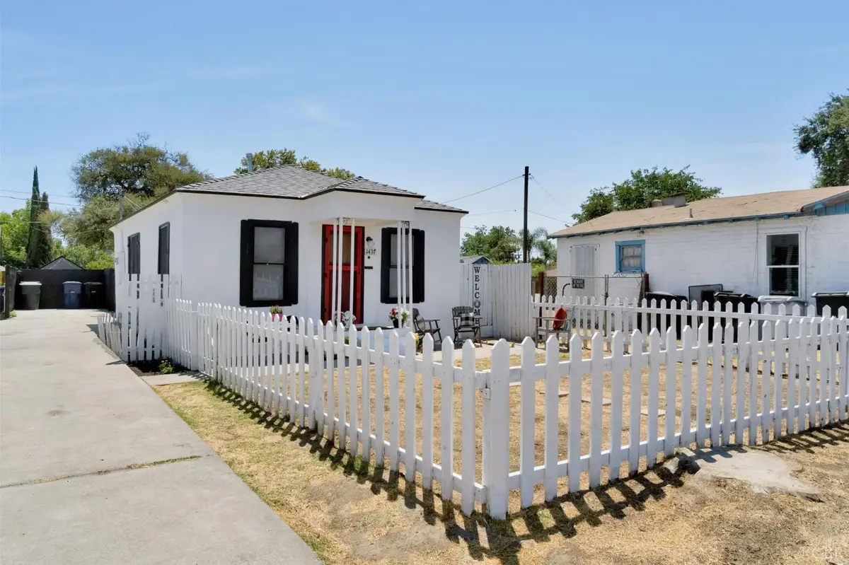 1437 N 11th Avenue, Hanford, CA 93230 - #1