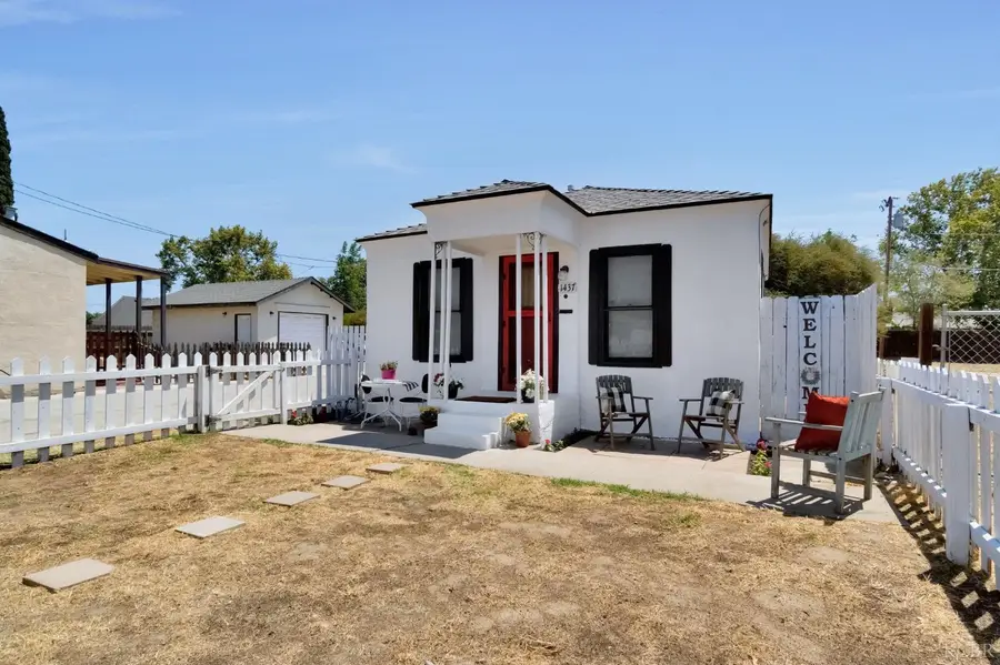 1437 N 11th Avenue, Hanford, CA 93230 - #3