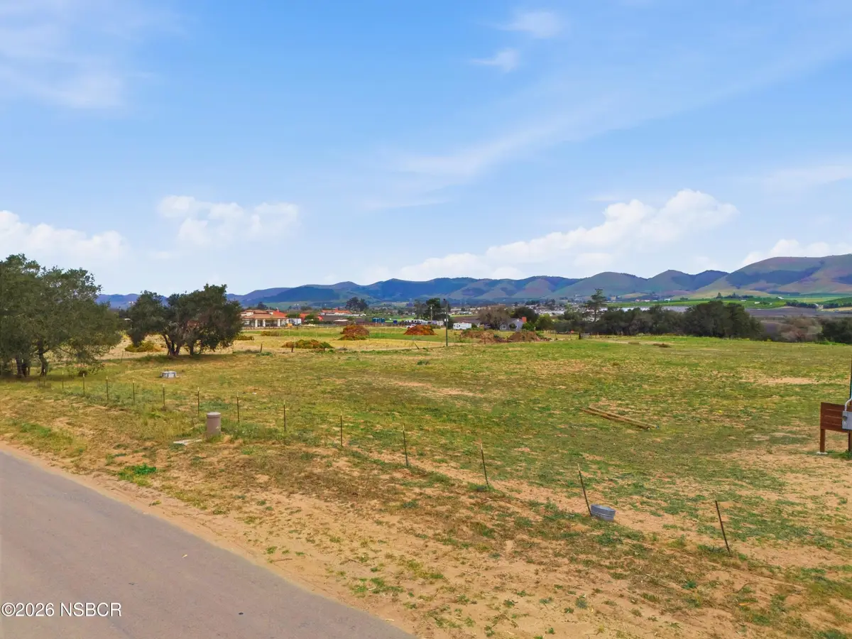 571 S Oakglen Avenue, Nipomo, CA 93444 - #1