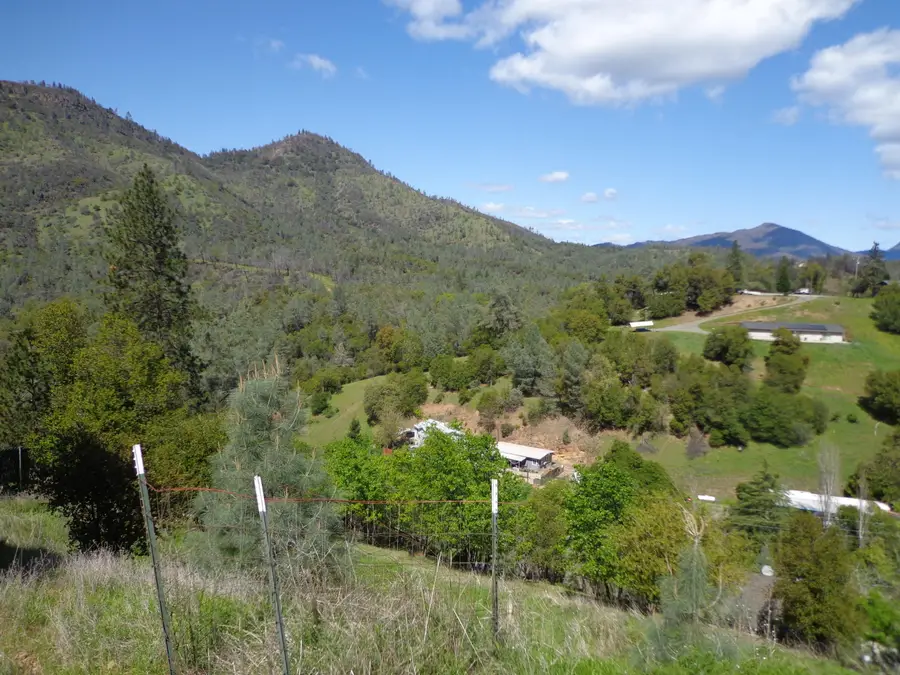 22076 Loop Drive, Redding, CA 96003 - Image #2