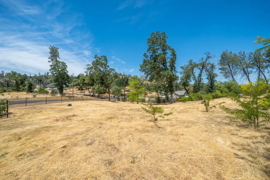 10123 Victoria Drive, Redding, CA 96001 - Image #3