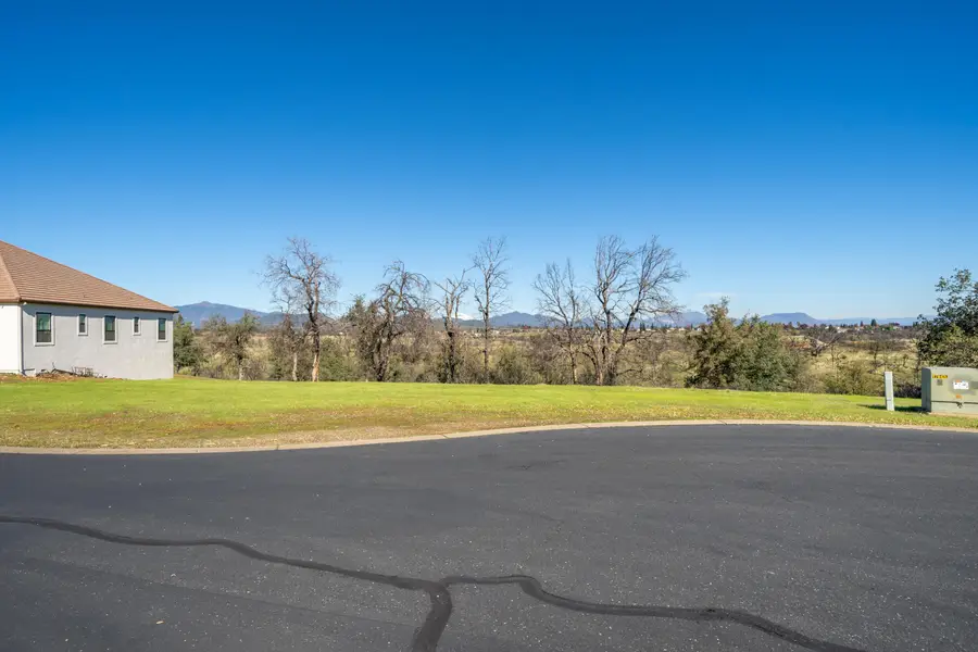 815 Santa Cruz Drive, Redding, CA 96003 - Image #3
