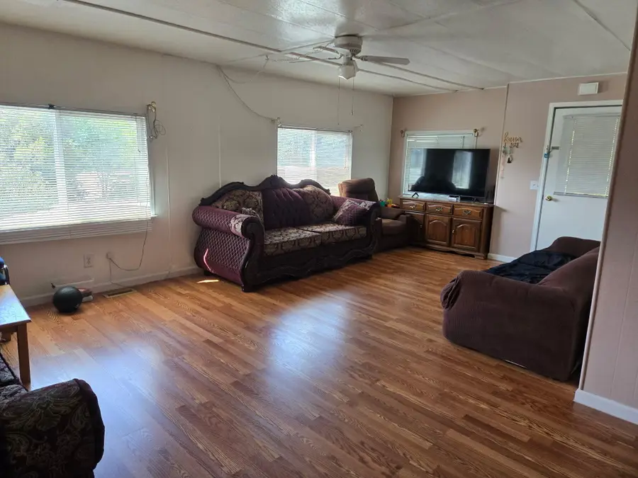 11037 Erickson Way, Redding, CA 96003 - Image #3