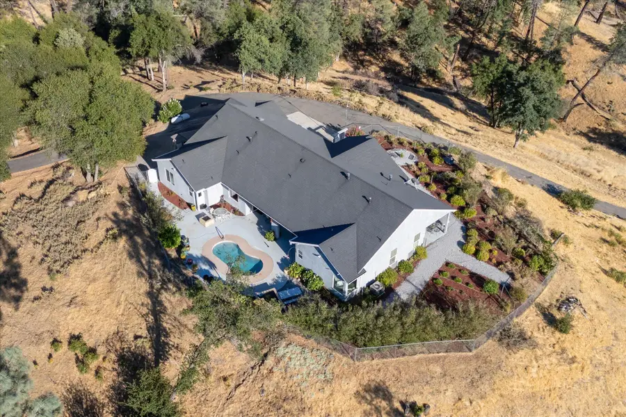 7870 Castle View Lane, Redding, CA 96001 - Image #2