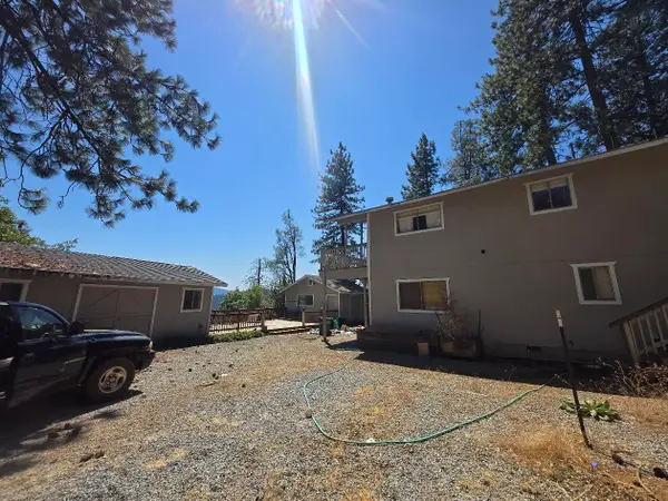 20773 Rockledge Road, Lakehead, CA 96051