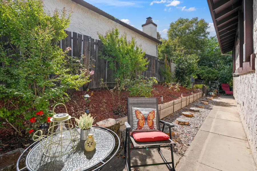 953 Tanglewood Drive, Redding, CA 96003 - Image #3