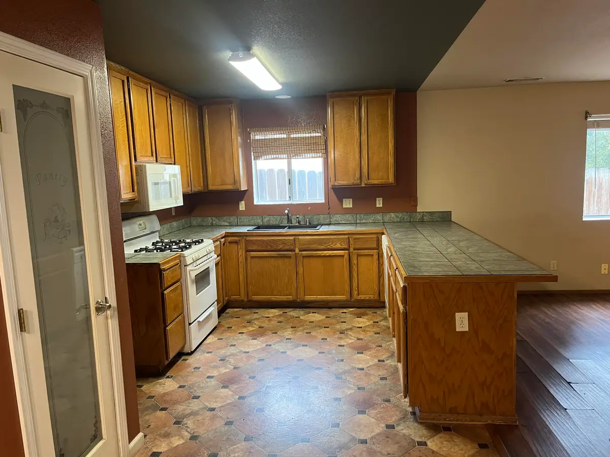 6871 Hemlock Street, Redding, CA 96001 - Image #1