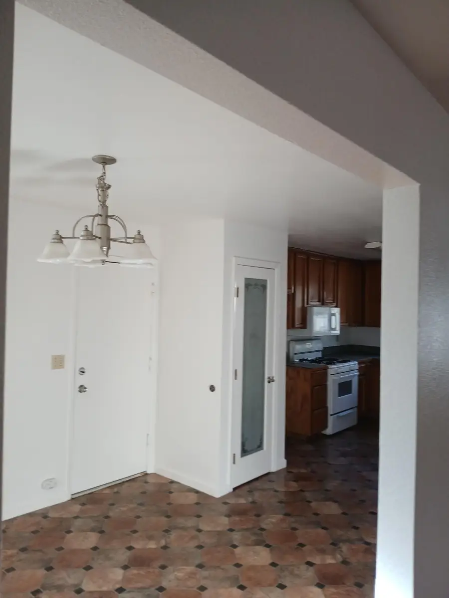 6871 Hemlock Street, Redding, CA 96001 - Image #2