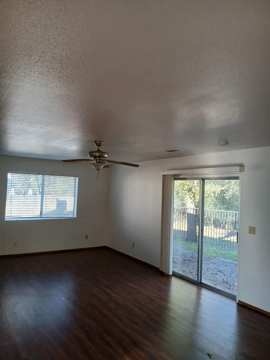 6871 Hemlock Street, Redding, CA 96001 - Image #3