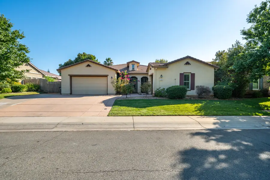 723 Woodacre Drive, Redding, CA 96002 - Image #2