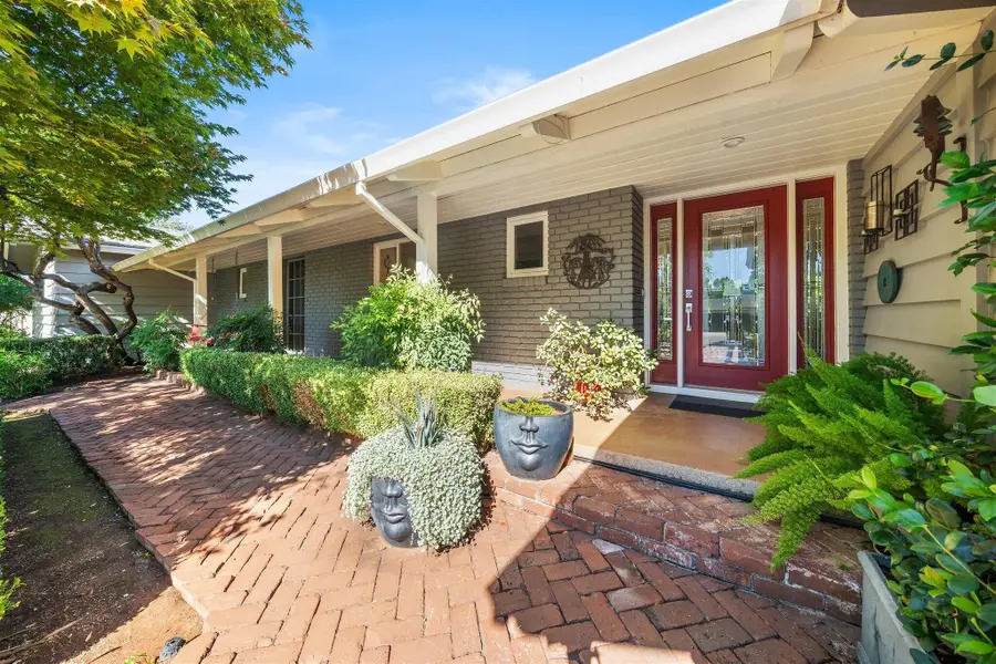 925 Hallmark Drive, Redding, CA 96001 - Image #2