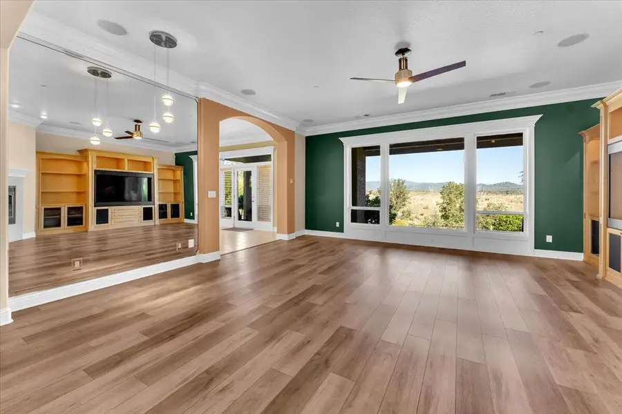 827 Santa Cruz Drive, Redding, CA 96003 - Image #2