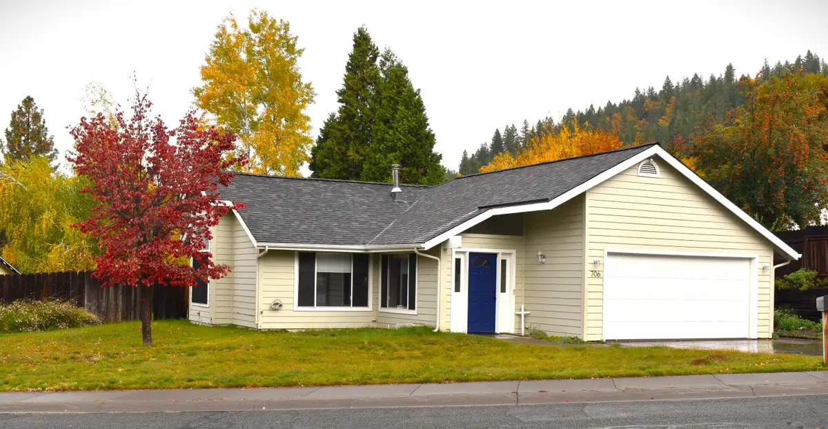 706 Glen Mar Drive, Mount Shasta, CA 96067 - Image #1
