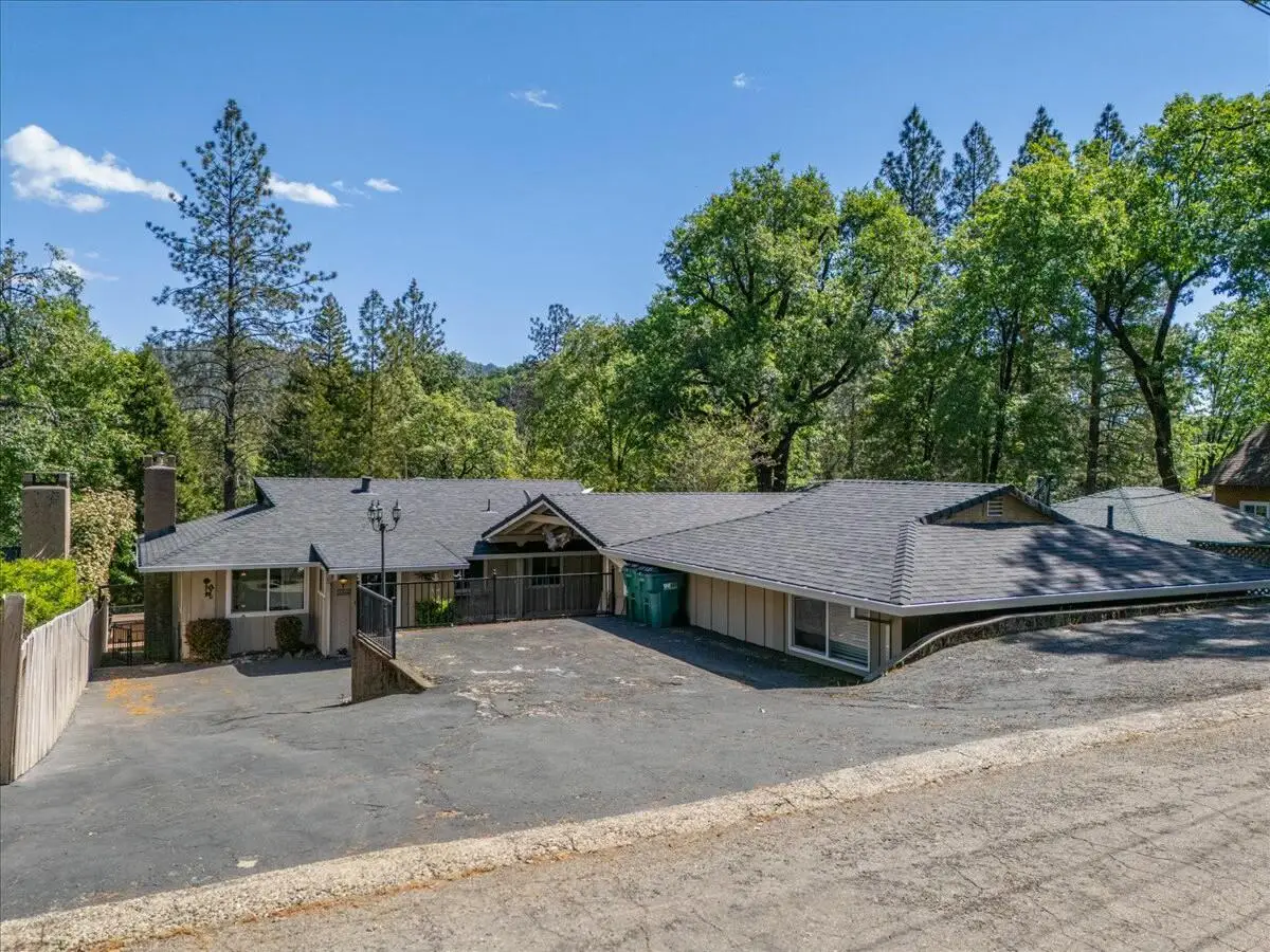19817 Oak Knoll Drive, Lakehead, CA 96051 - Image #1