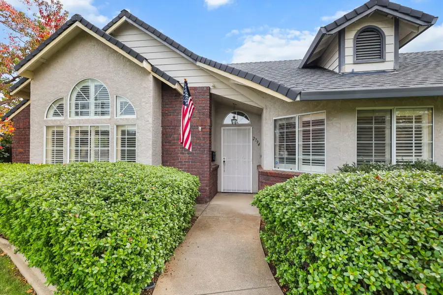2794 Summerbreeze Place, Redding, CA 96001 - Image #2