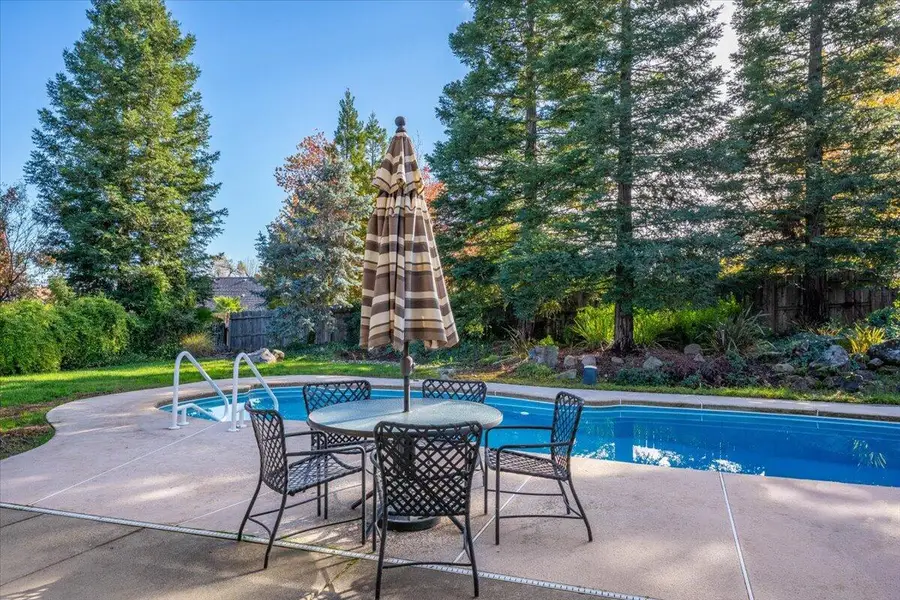 2147 Edinburgh Way, Redding, CA 96003 - Image #2