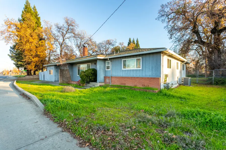 2381 S Bonnyview Road, Redding, CA 96001 - Image #3