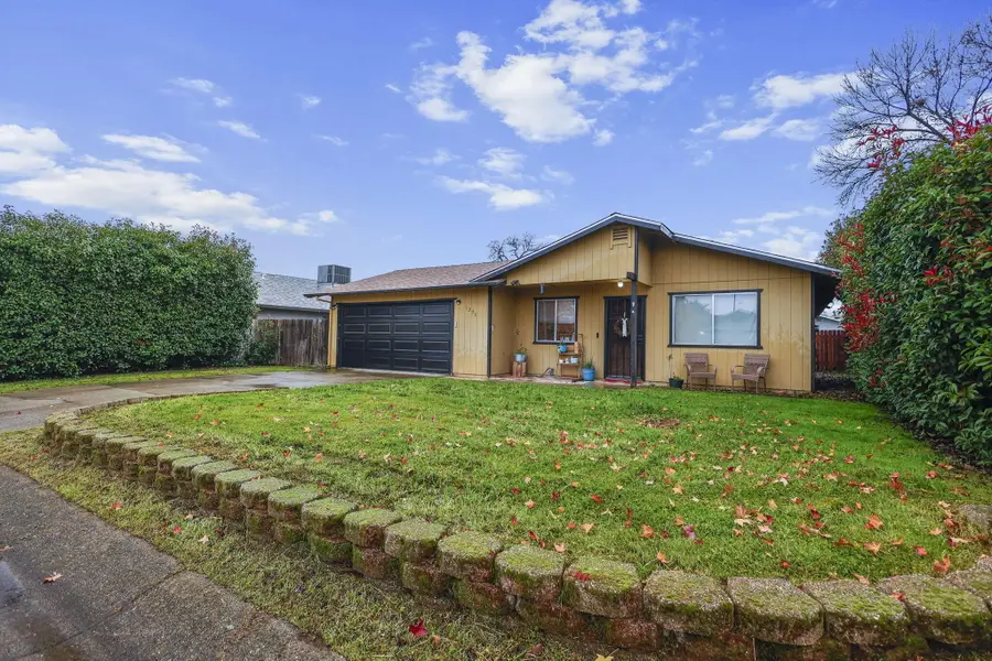 1220 Pershing Street, Redding, CA 96003 - Image #2