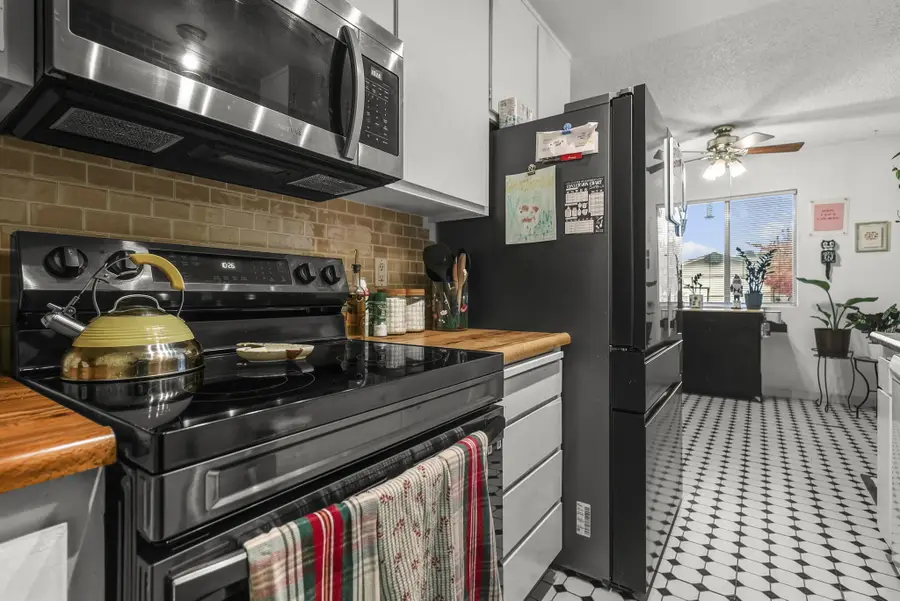 1220 Pershing Street, Redding, CA 96003 - Image #3