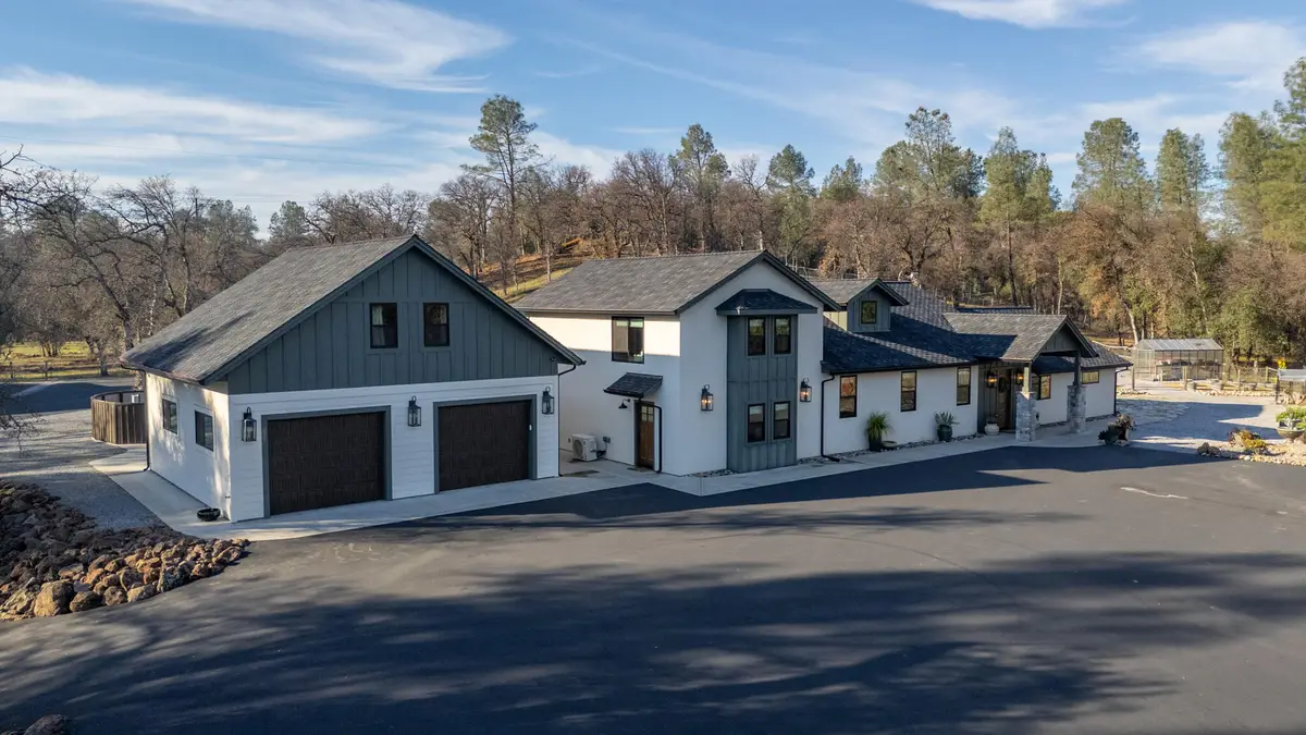 10826 Old Oregon Trail, Redding, CA 96003 - #1