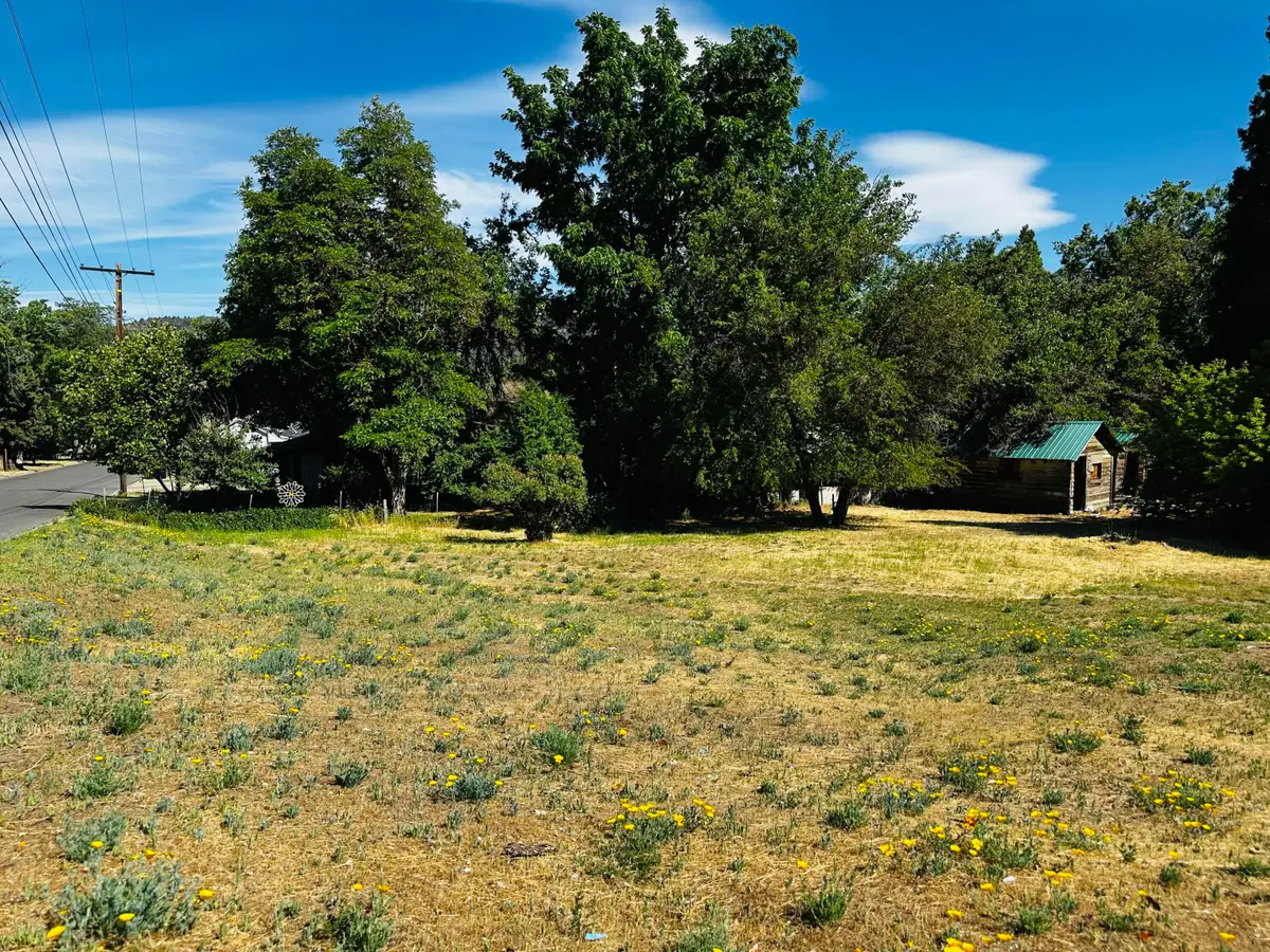 106 N West Street, Yreka, CA 96097 - Image #1