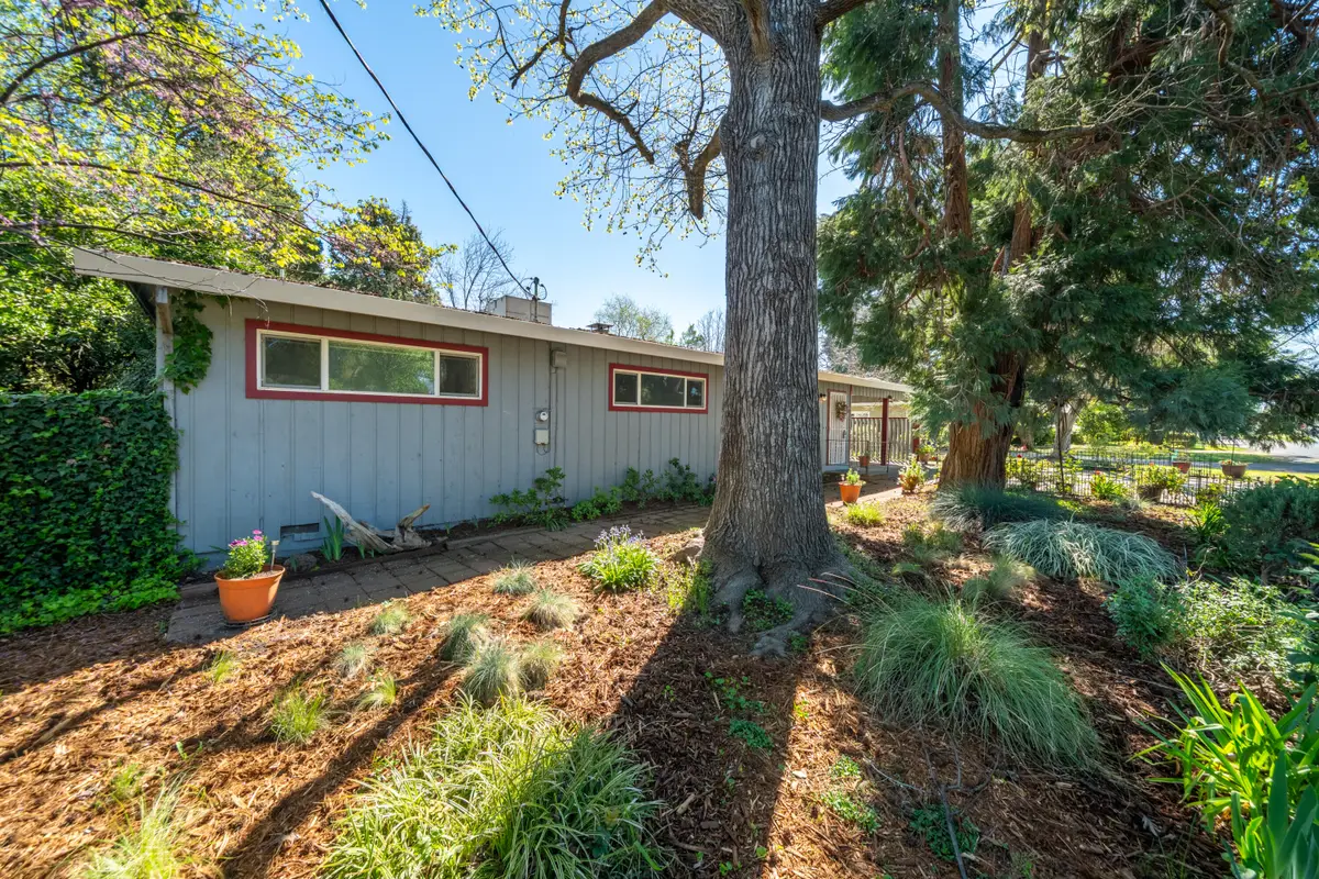 3081 Henderson Road, Redding, CA 96002 - #1