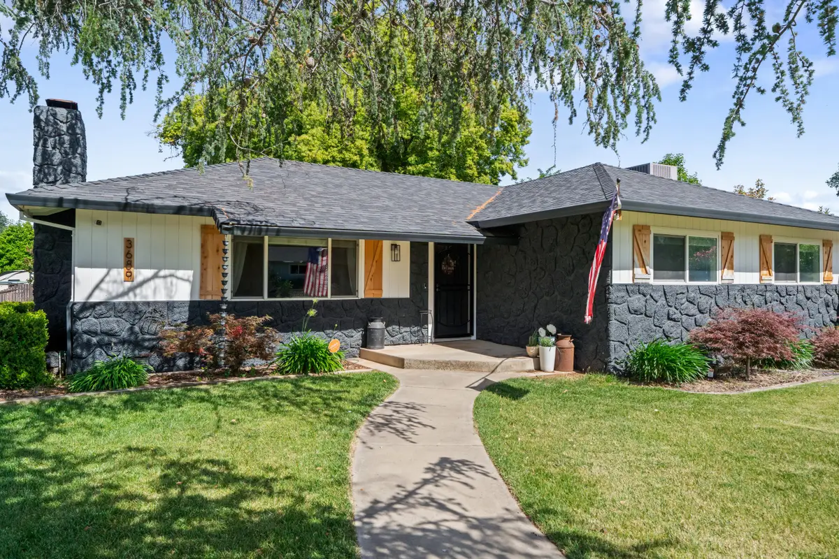 3689 Suzanne Way, Redding, CA 96002 - #1