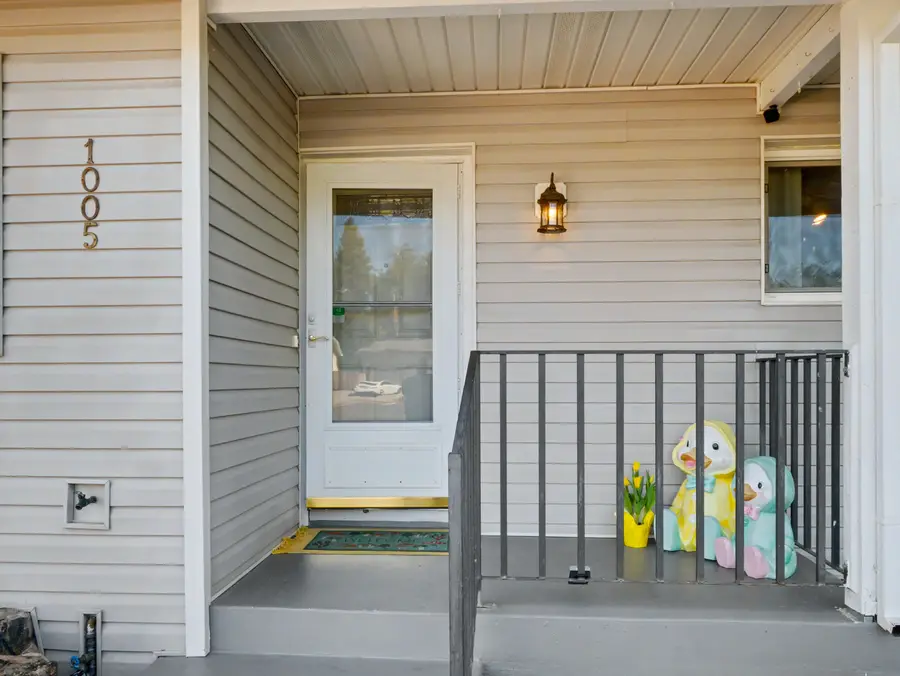 1005 Grissom Court, Redding, CA 96002 - #2