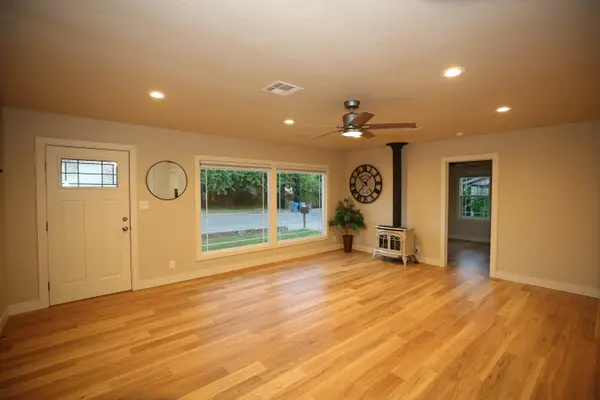 2910 Anita Street, Redding, CA 96001