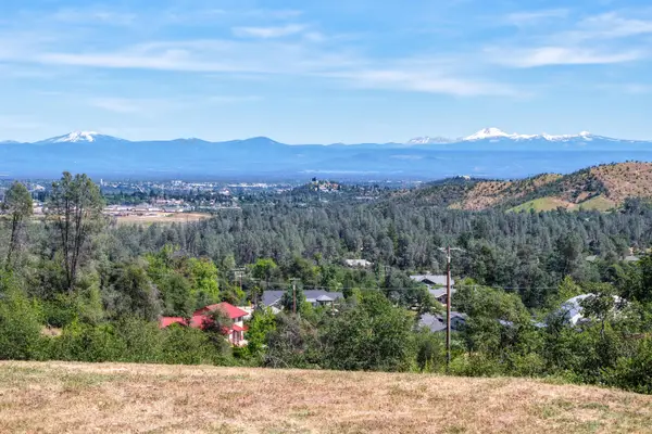 15809 Old Stage Coach Road, Redding, CA 96001