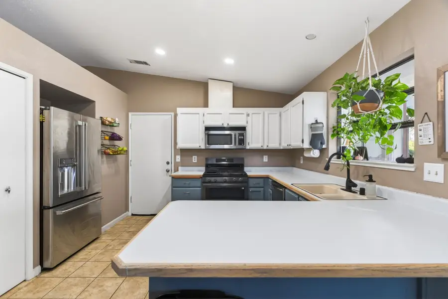 3733 Capricorn Way, Redding, CA 96002 - #3