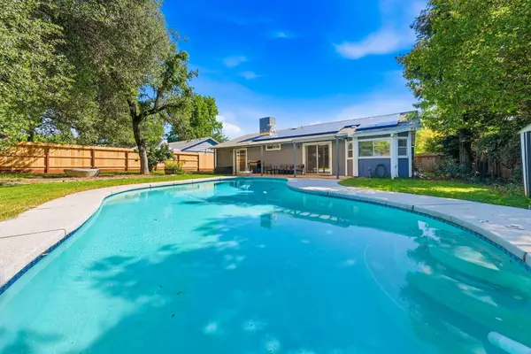 140 Danbury Drive, Redding, CA 96003