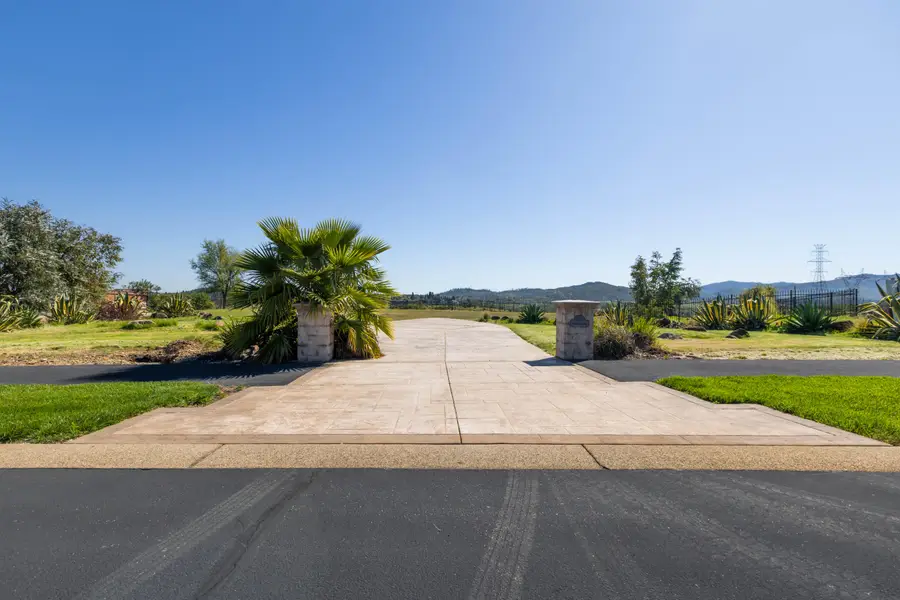 872 Santa Cruz Drive, Redding, CA 96003 - #2