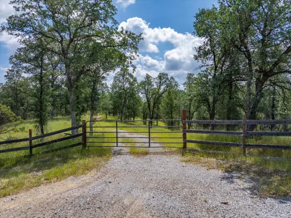 Los Osos Street, Redding, CA 96003