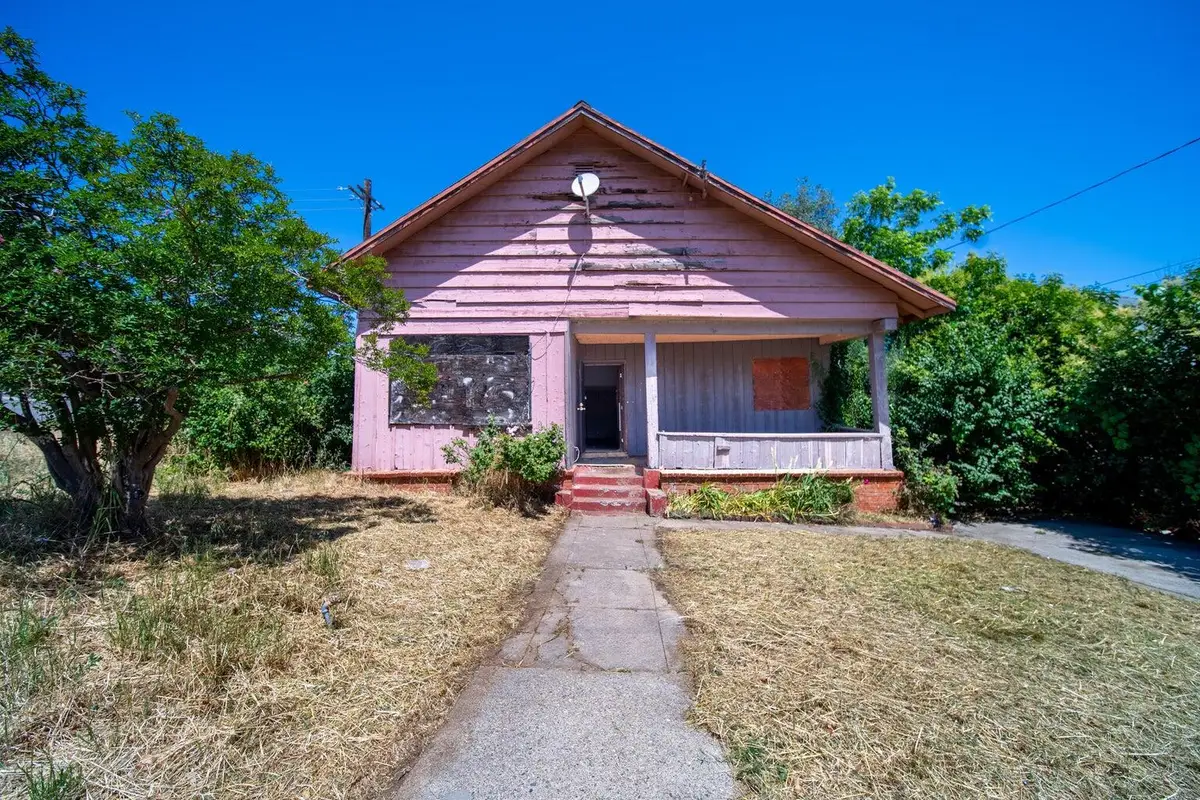 1868 Gold Street, Redding, CA 96001 - #1
