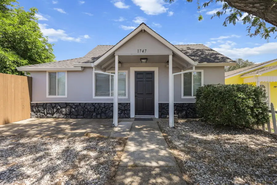 1747&1745 Pleasant Street, Redding, CA 96001 - #3
