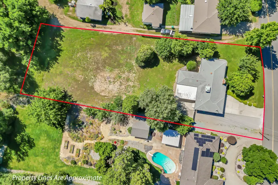 3289 Wilshire Drive, Redding, CA 96002 - #3