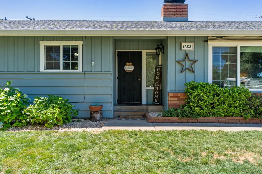 3682 Suzanne Way, Redding, CA 96002 - #3