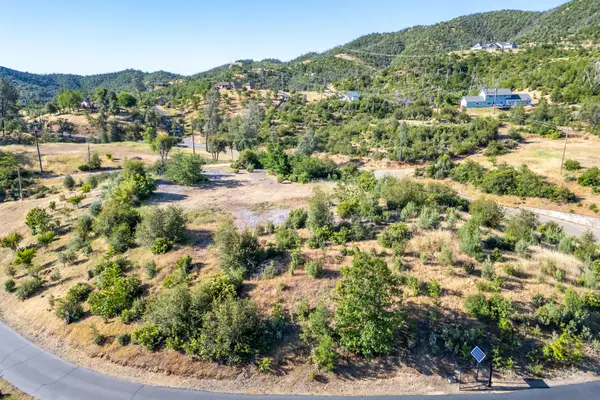 9889 Swasey Drive, Redding, CA 96001