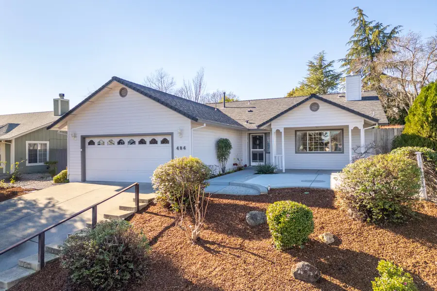 484 Dominica Court, Redding, CA 96003 - Image #2