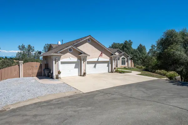 2707 SW Blue Bell Drive, Redding, CA 96001