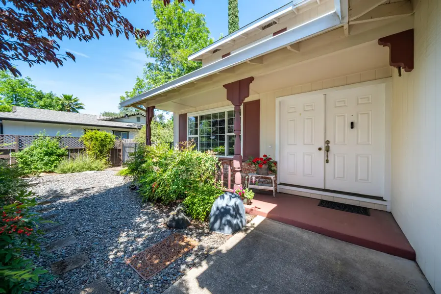 596 Estate Street, Redding, CA 96002 - #2