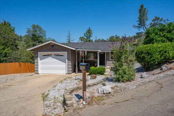 22158 Sunshine Way, Redding, CA 96003